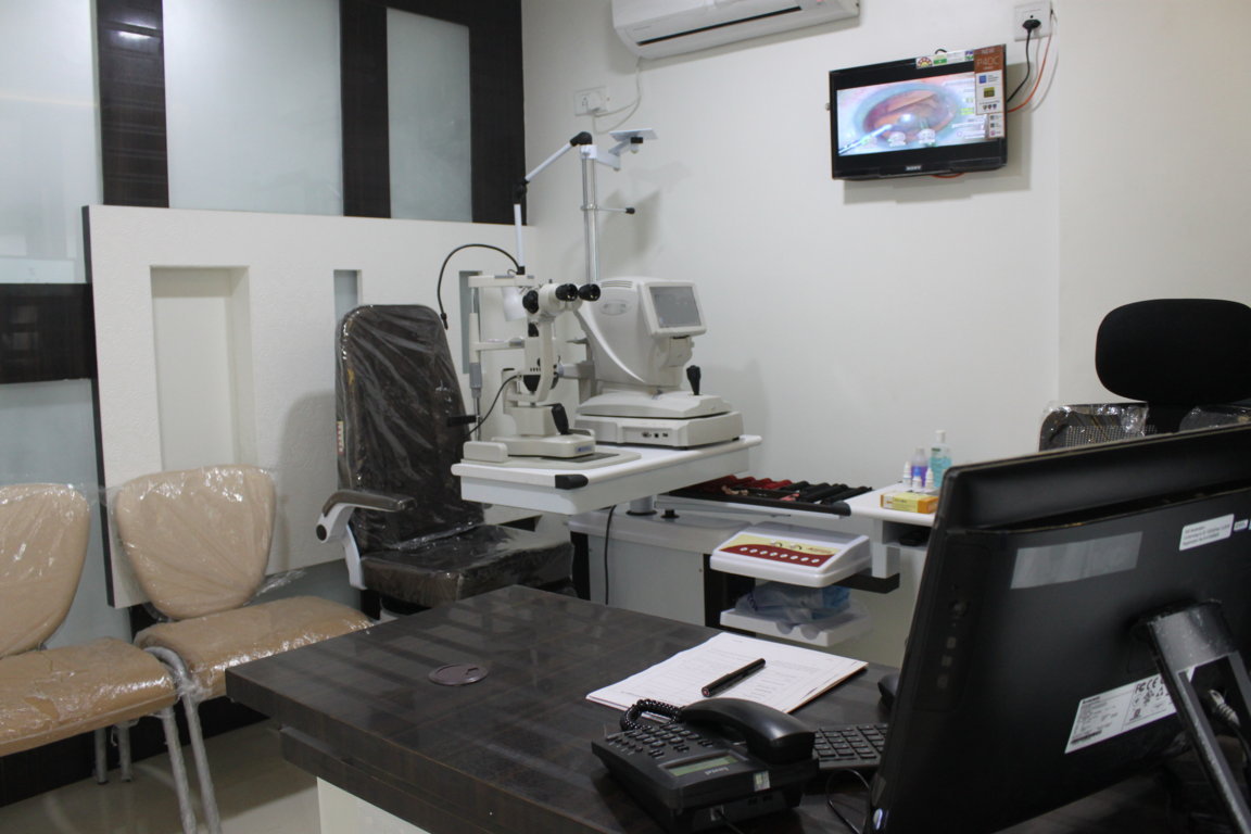 Tertiary consultation chamber at Insight Institute with a slit-lamp examination unit, autorefractor and a wall-mounted ophthalmic education monitor